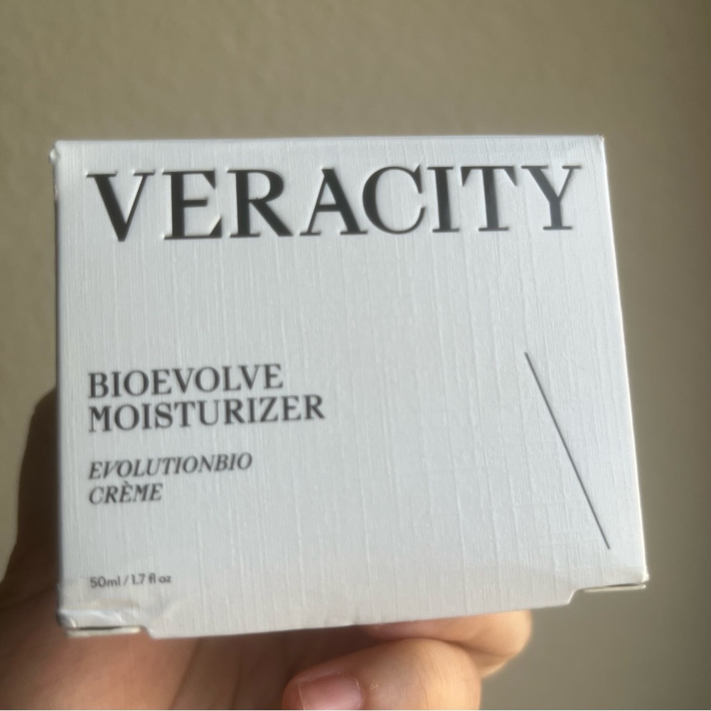 Veracity BioEvolve Moisturizer - Green and Gold - Picture 6 of 6